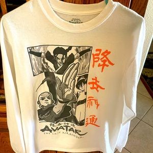 Avatar the last air bender mens long sleeve T shirt. Like new. Rare. Size med